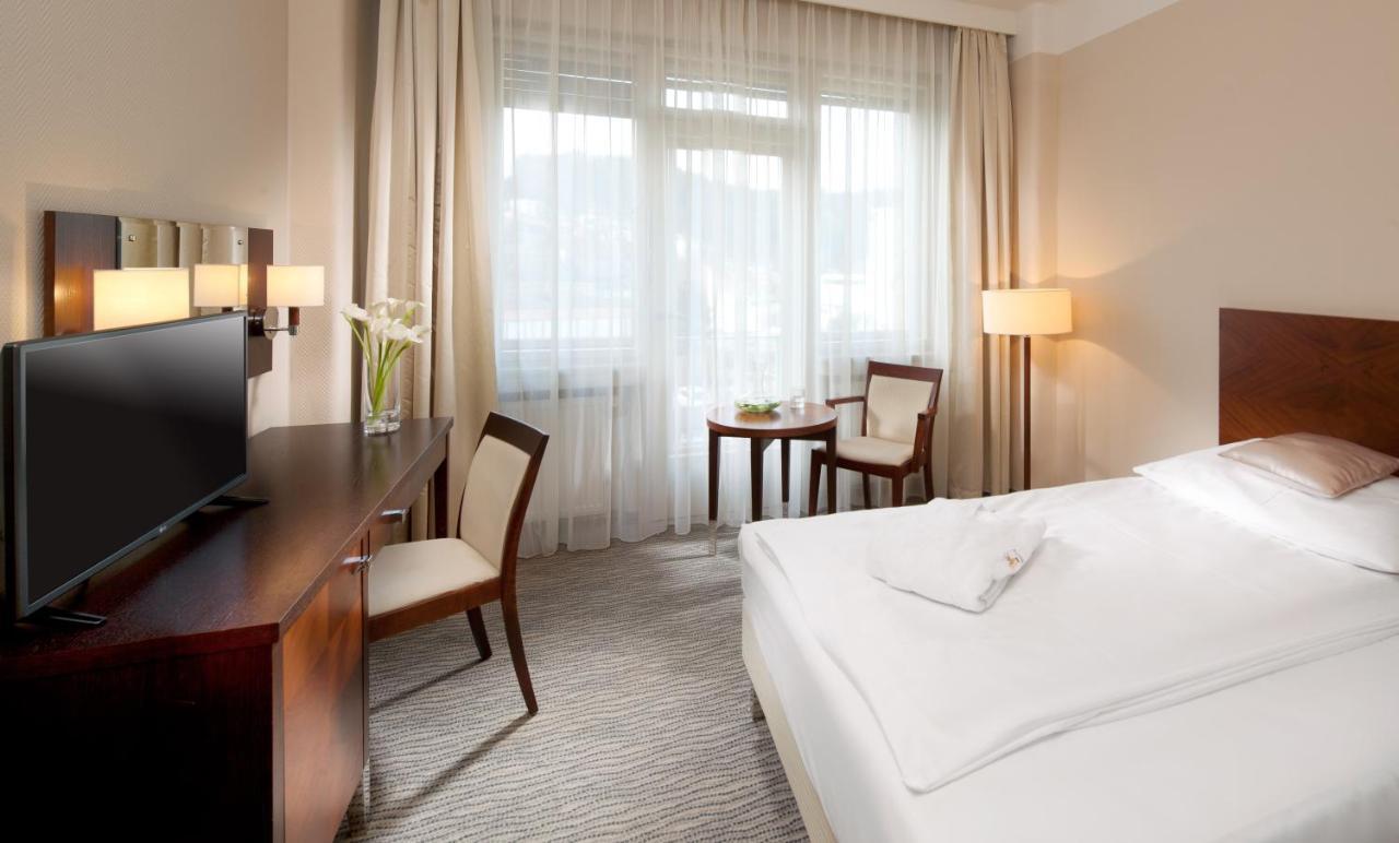 Alexandria Spa & Wellness Hotel Luhačovice エクステリア 写真