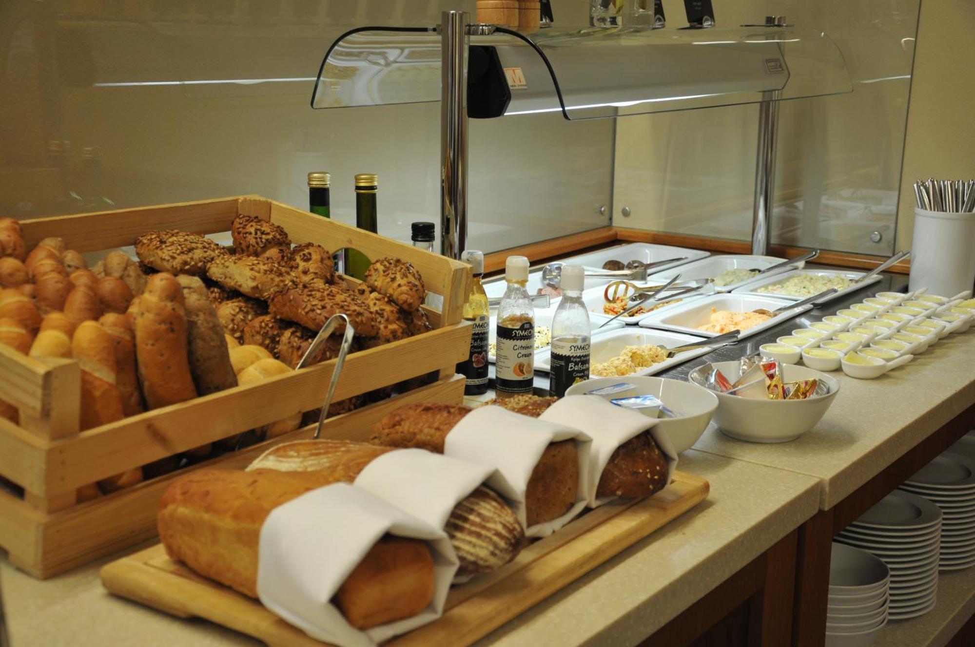 Alexandria Spa & Wellness Hotel Luhačovice エクステリア 写真