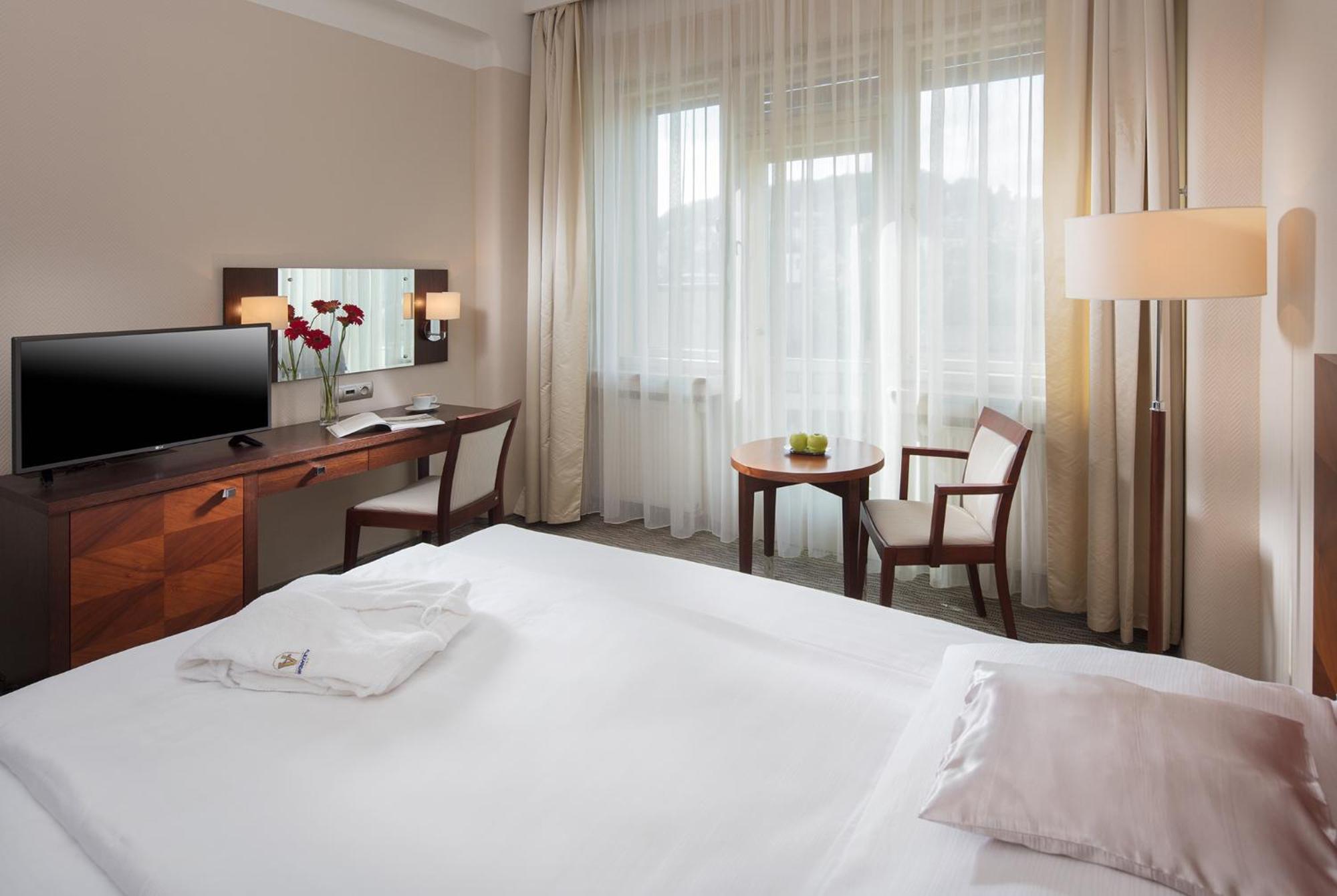 Alexandria Spa & Wellness Hotel Luhačovice エクステリア 写真
