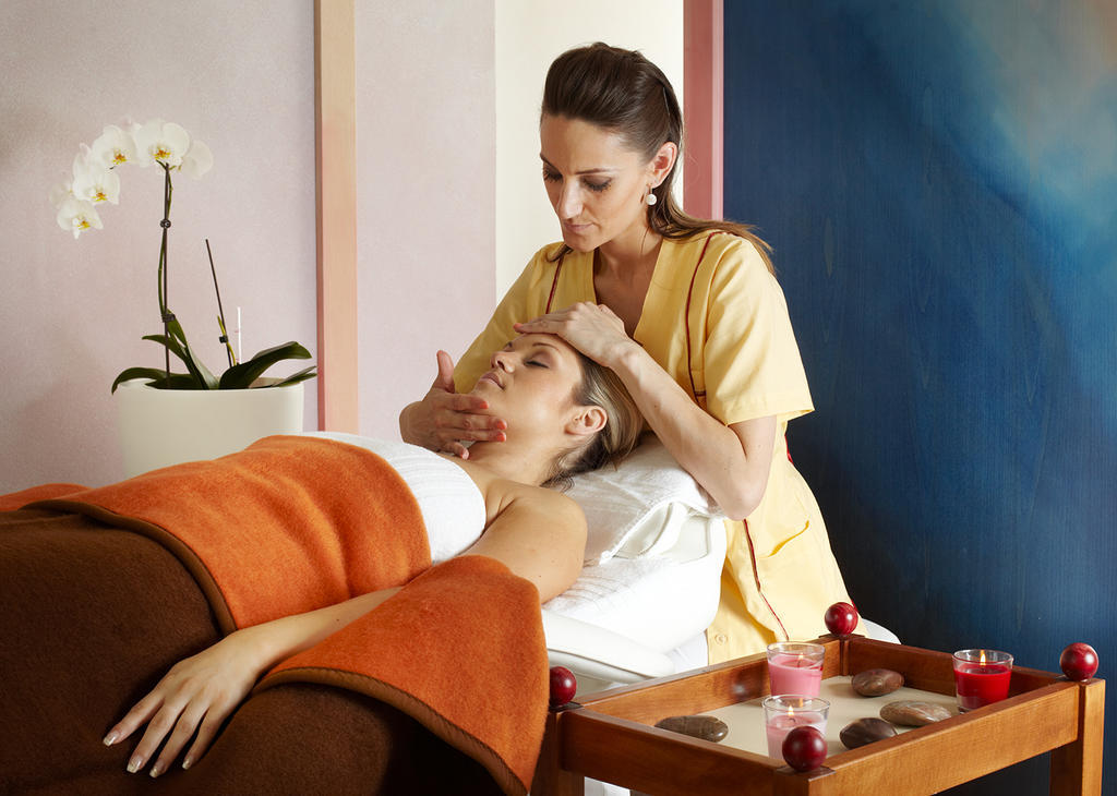 Alexandria Spa & Wellness Hotel Luhačovice エクステリア 写真