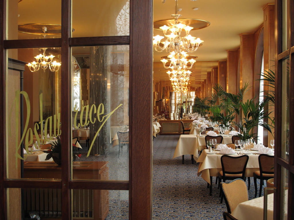 Alexandria Spa & Wellness Hotel Luhačovice エクステリア 写真